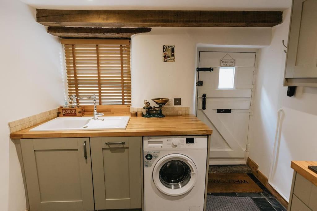 Fryers Cottage - Beautiful 2 Bedroom Town & Country Cottage On Edge Of Peak District Wirksworth Bagian luar foto