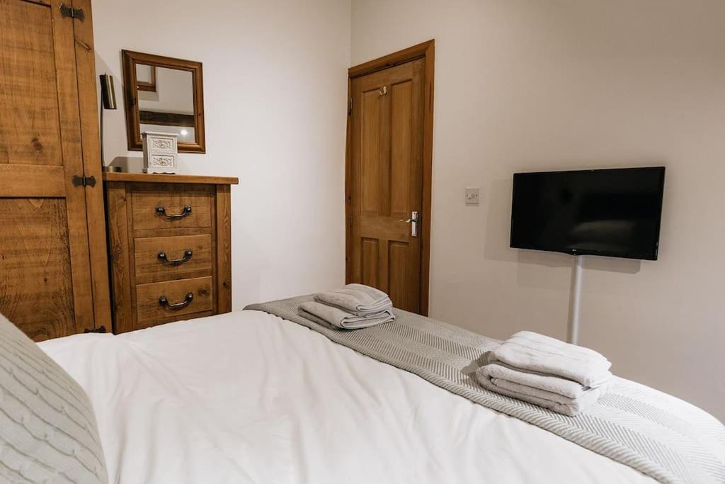 Fryers Cottage - Beautiful 2 Bedroom Town & Country Cottage On Edge Of Peak District Wirksworth Bagian luar foto