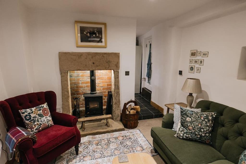 Fryers Cottage - Beautiful 2 Bedroom Town & Country Cottage On Edge Of Peak District Wirksworth Bagian luar foto