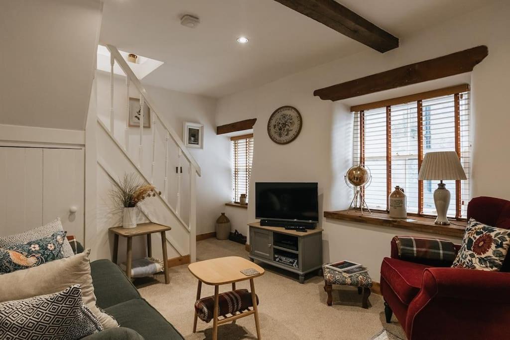 Fryers Cottage - Beautiful 2 Bedroom Town & Country Cottage On Edge Of Peak District Wirksworth Bagian luar foto