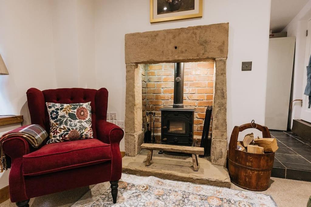 Fryers Cottage - Beautiful 2 Bedroom Town & Country Cottage On Edge Of Peak District Wirksworth Bagian luar foto